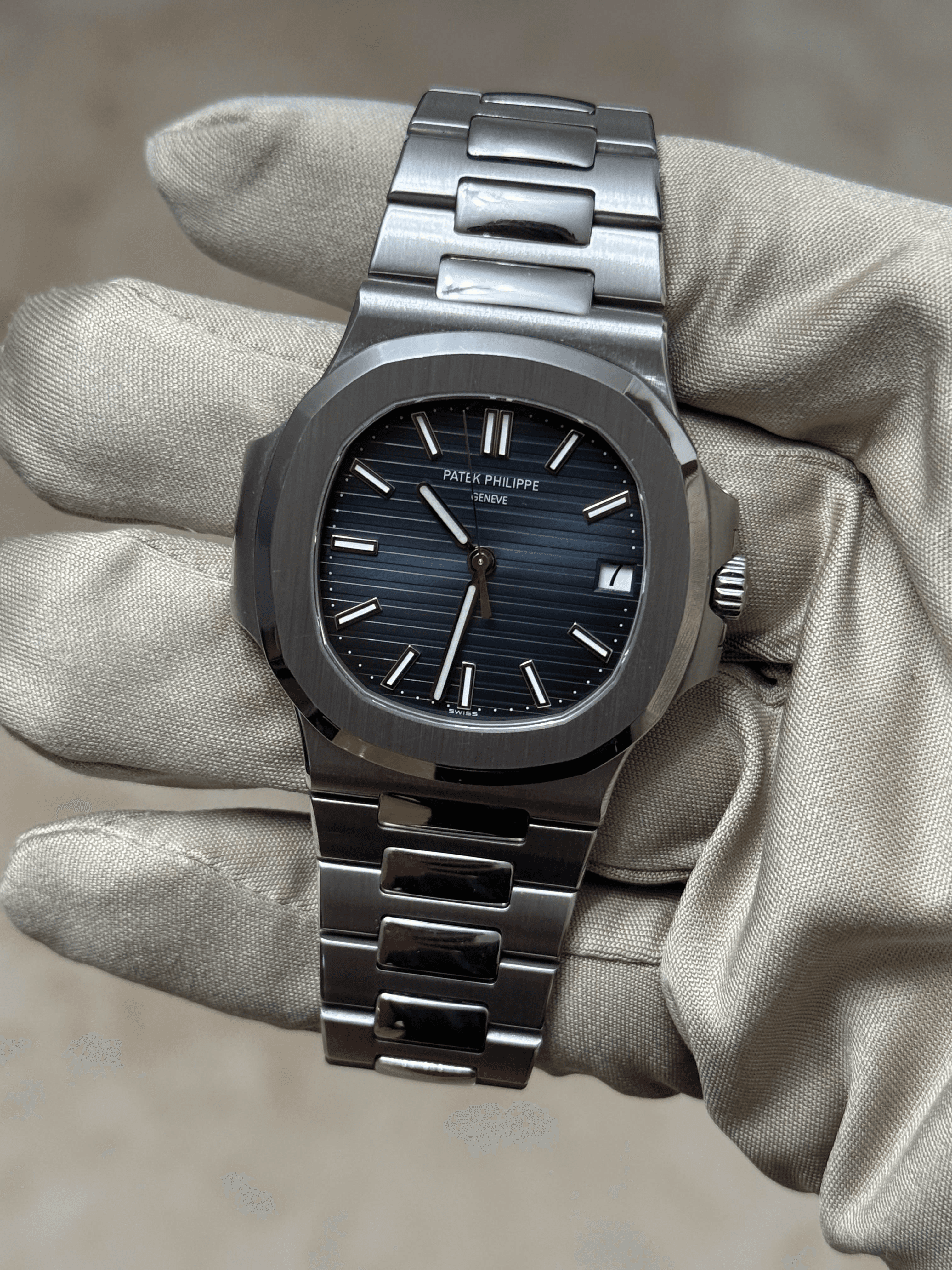 Patek Philippe Nautilus view 4