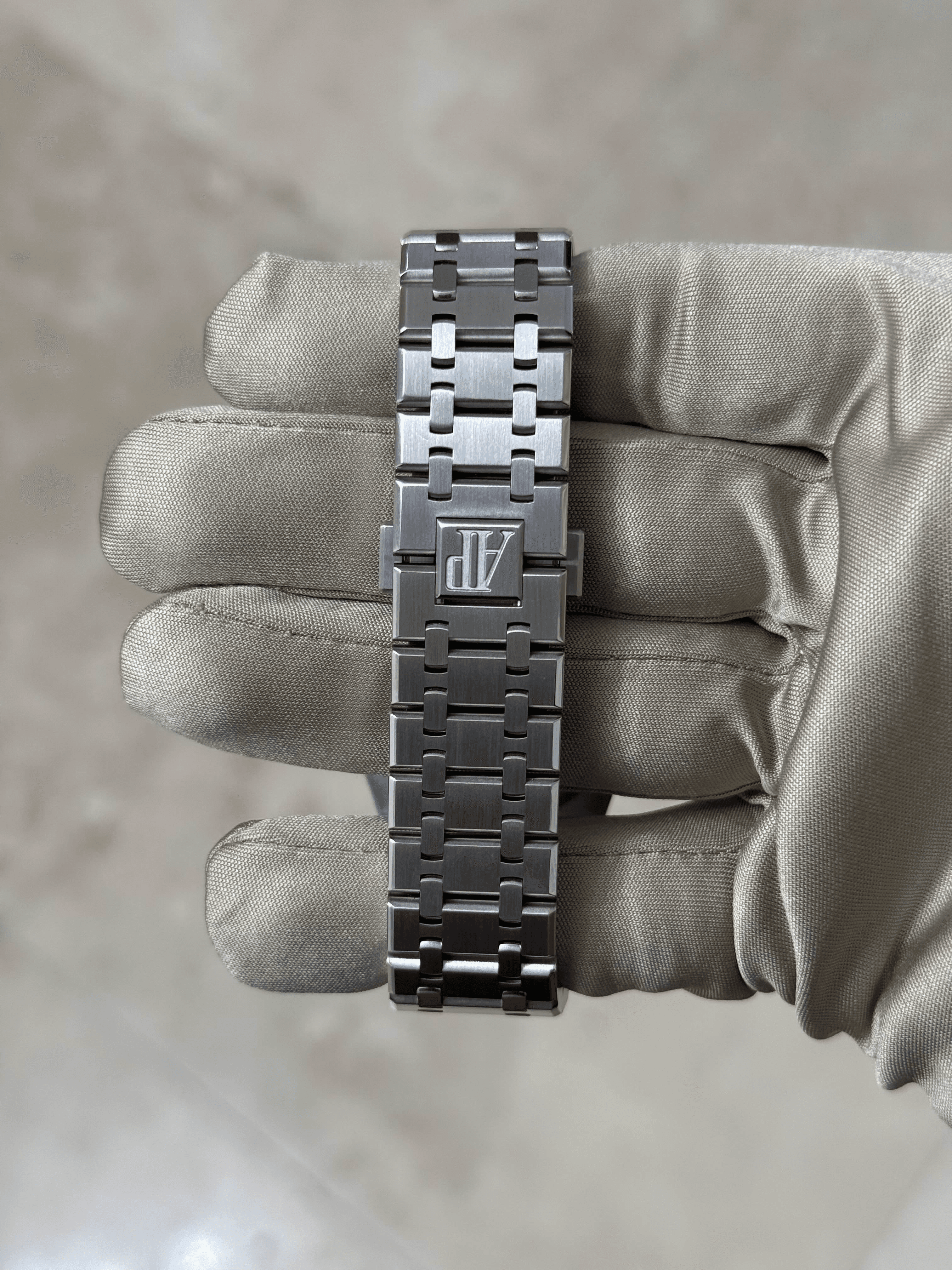 Audemars Piguet Royal Oak view 3