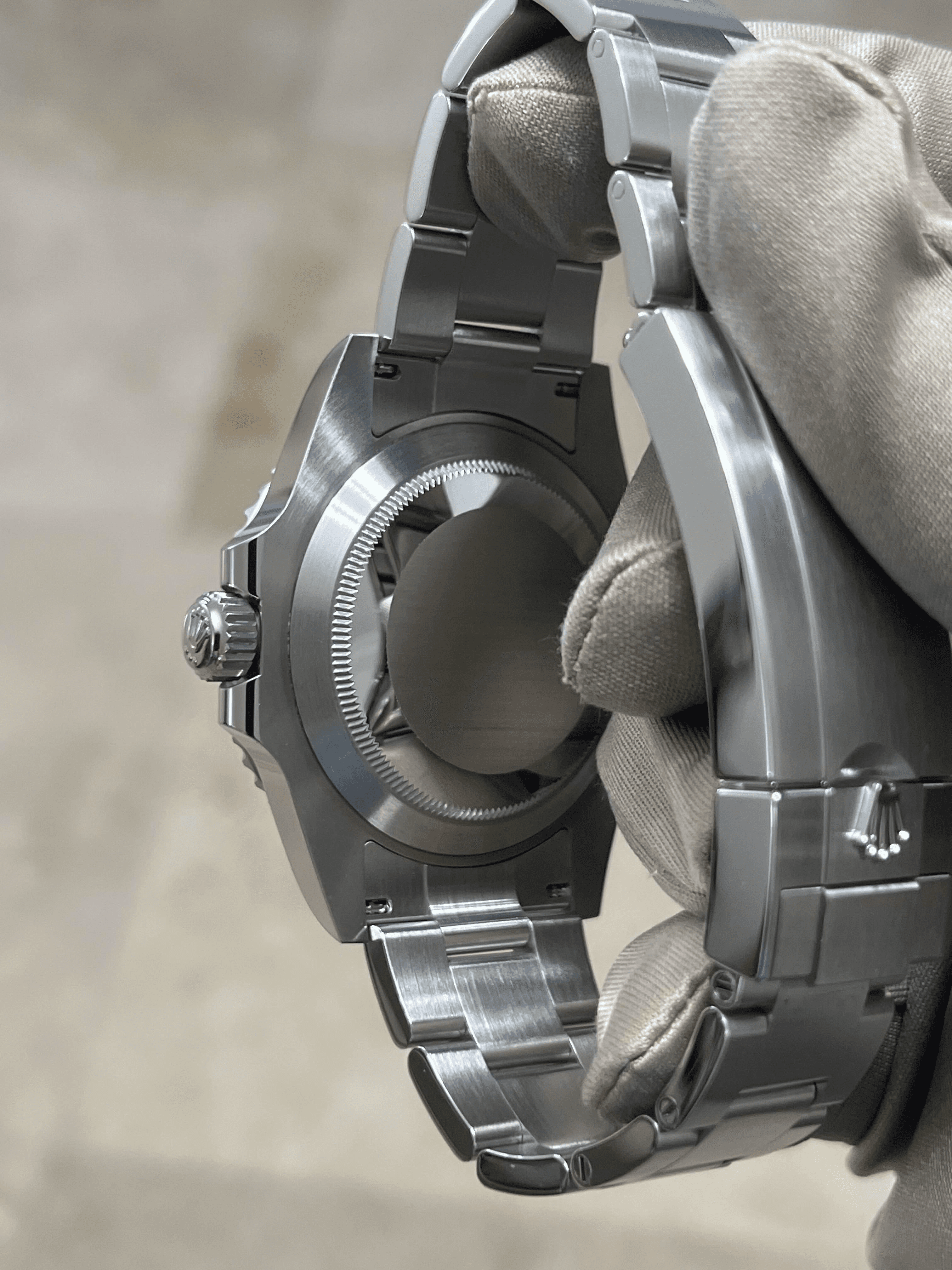 Rolex Submariner view 3